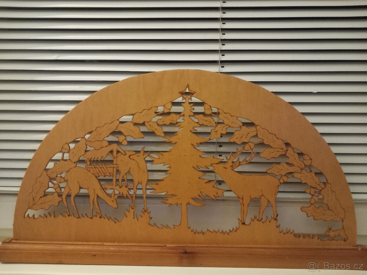 Stolní dřevěný dekorační vánoční oblouk