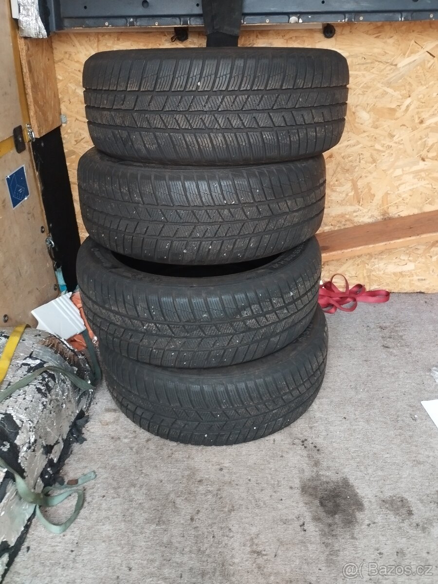 Prodám Zimní pneu 235/55 r18 HXL