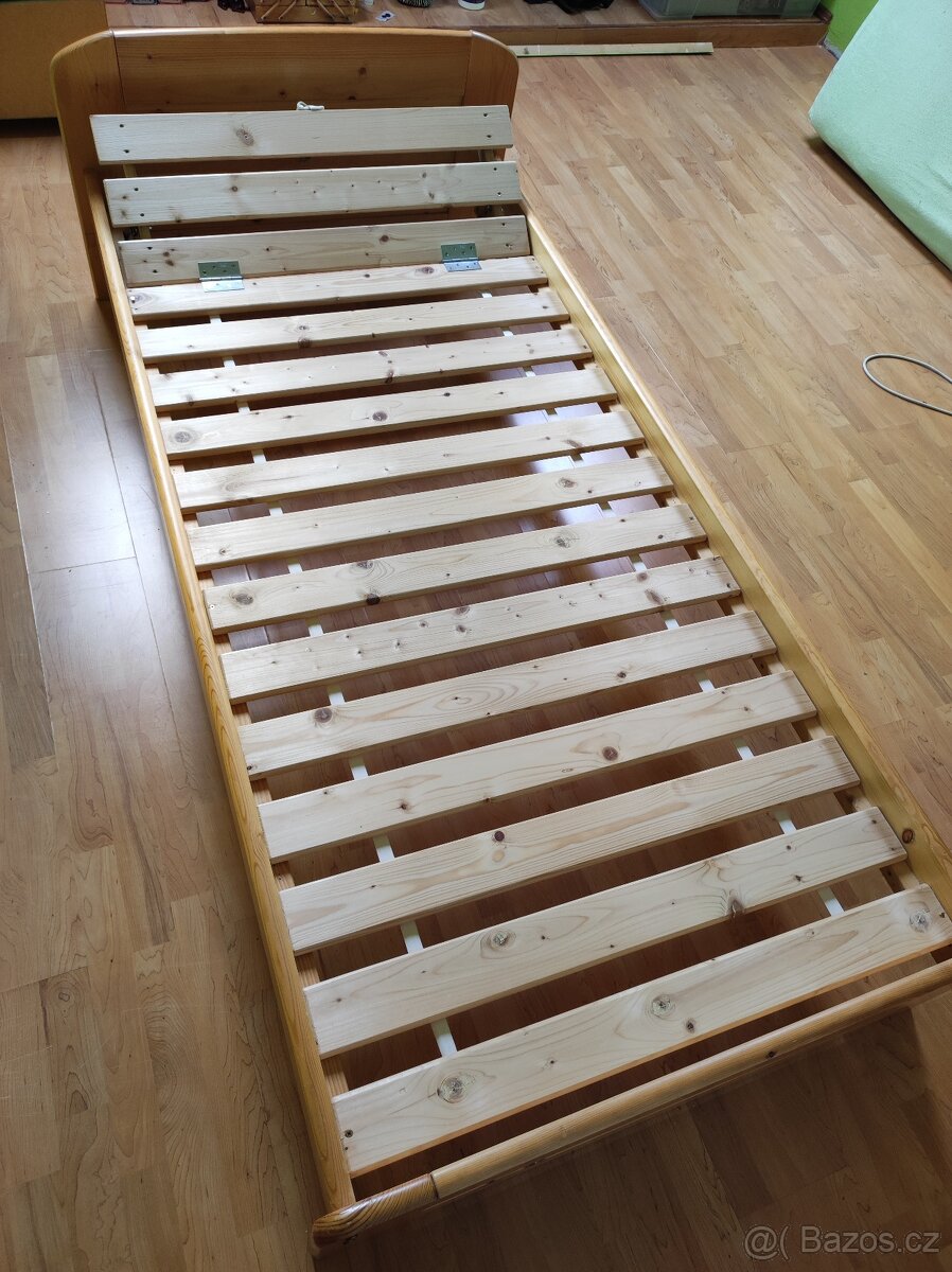 Masivní dřevěná postel s roštem 90x200