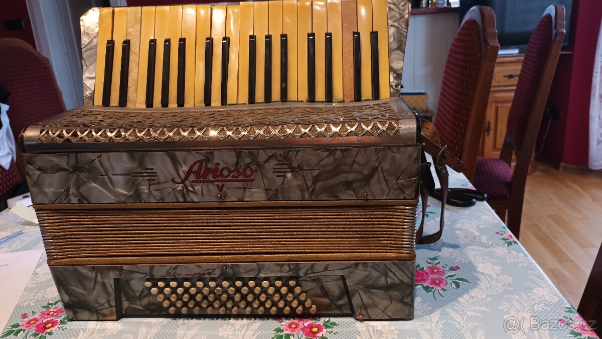 Stará harmonika Ariso