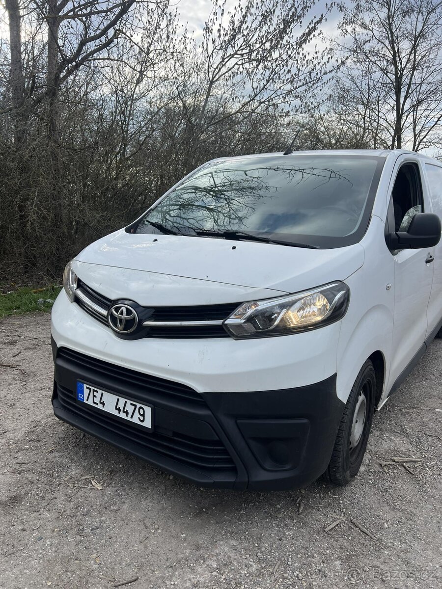 2018 Toyota proace long