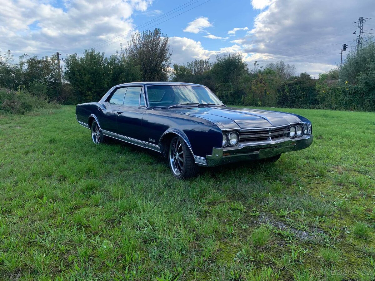 1966 Oldsmobile Delta 88, 4Door