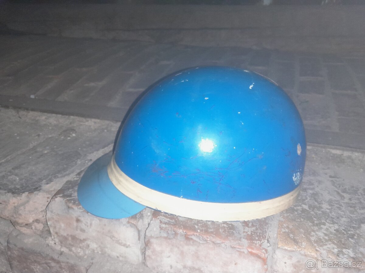 Přilba