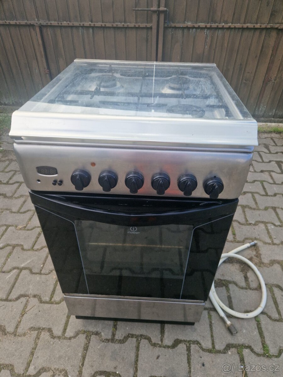 Kombinovaný sporák, trouba Indesit