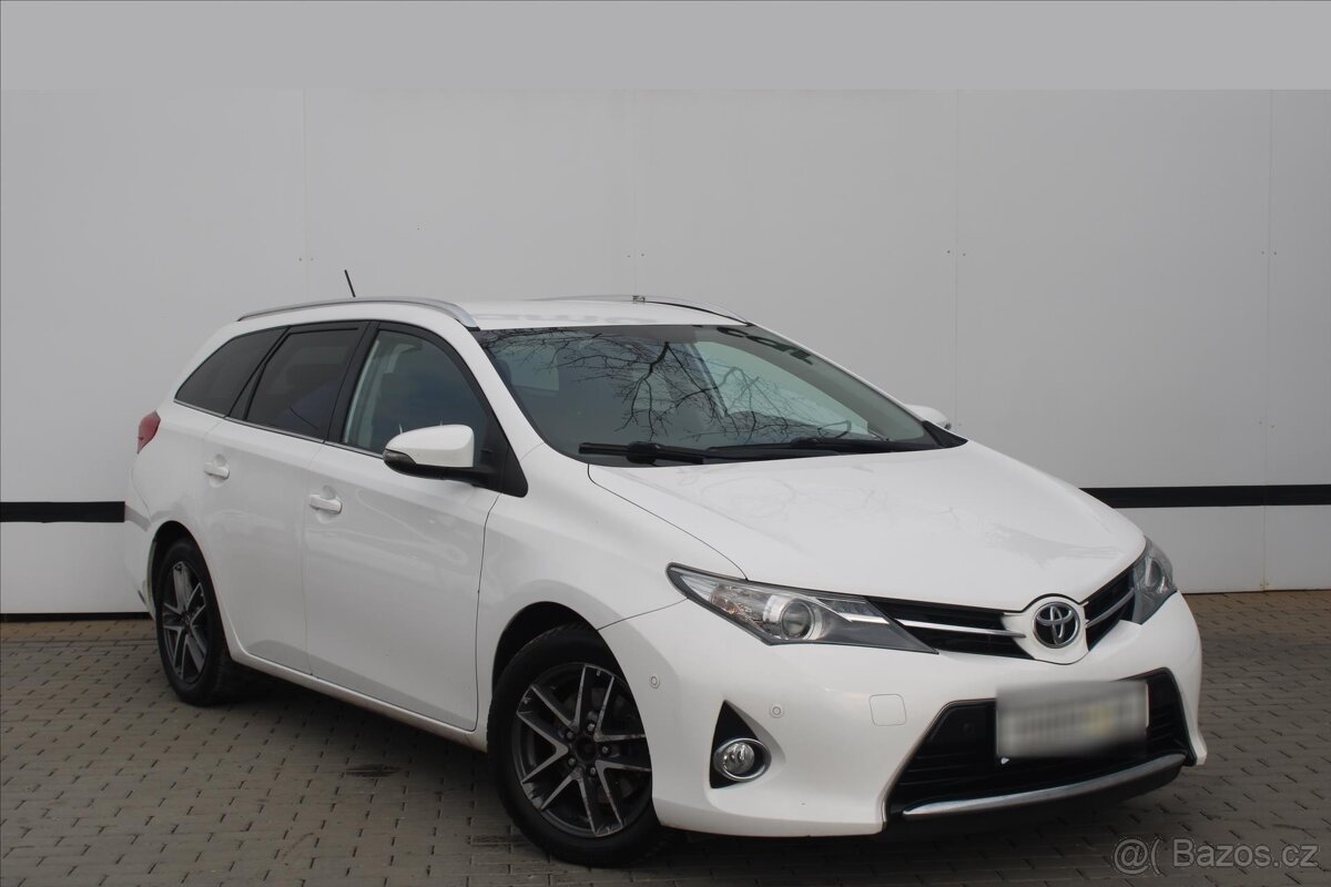 Toyota Auris 2.0 D-4D 91kW SERVISNÍ KN. ČR (2014)