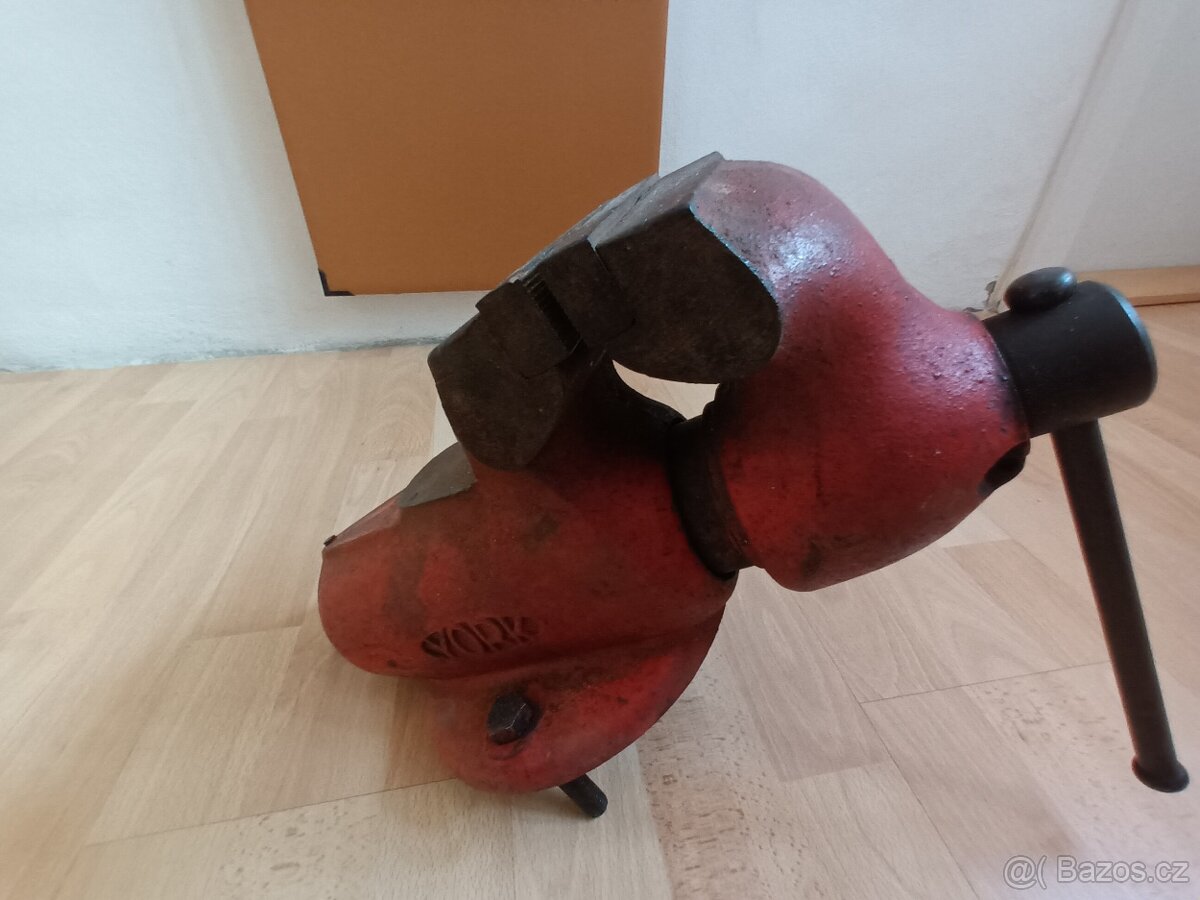 Dílenský svěrák