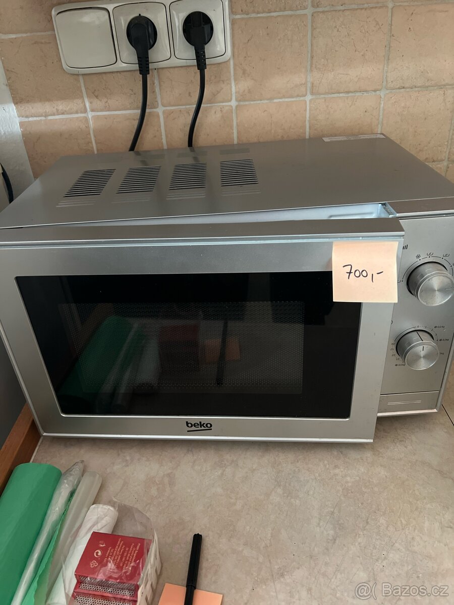Mikrovlnná trouba značky Beko