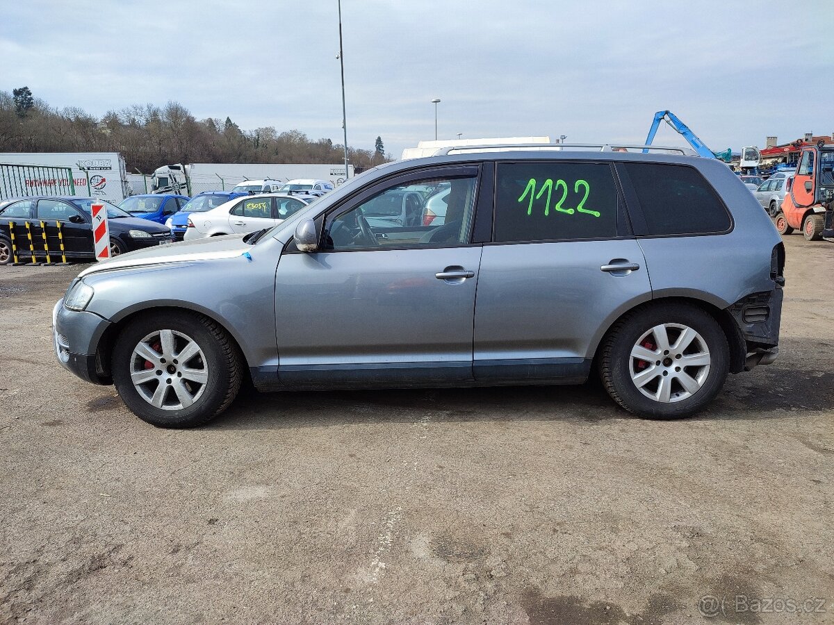 VW Touareg č. 1122