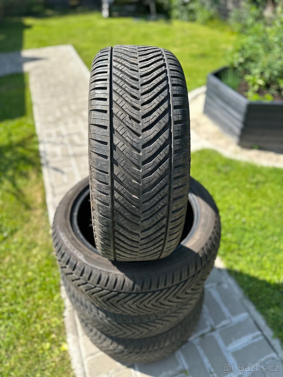 Komoran 225/45 r17 celoroční
