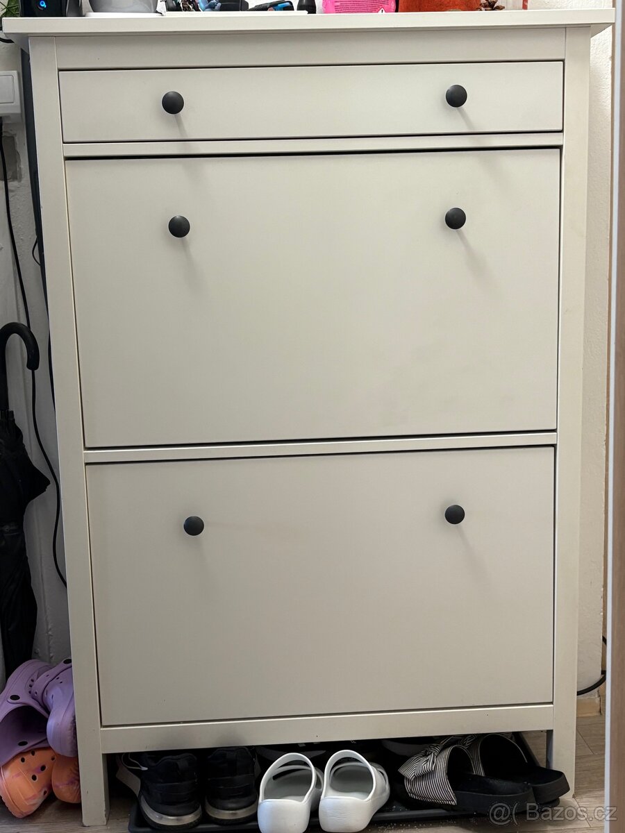 Botník se šuplíkem hemnes