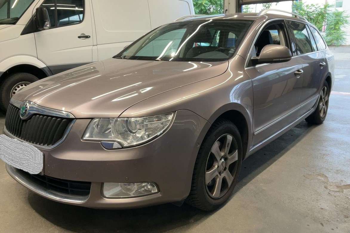 Škoda Superb II 2.0 Tdi DSG 125 KW ELEGANCE Kůže XENONY TOP