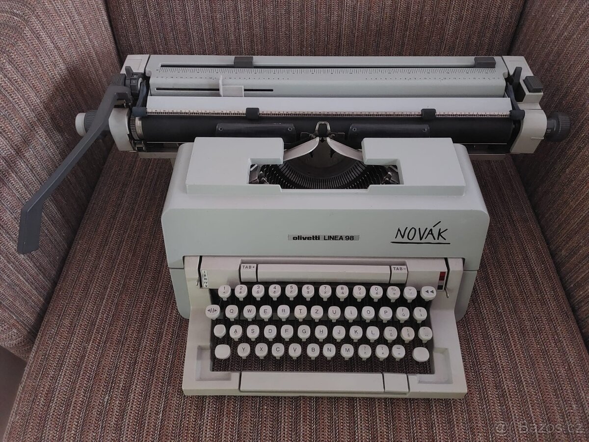 Psací stroj Olivetti linea 98