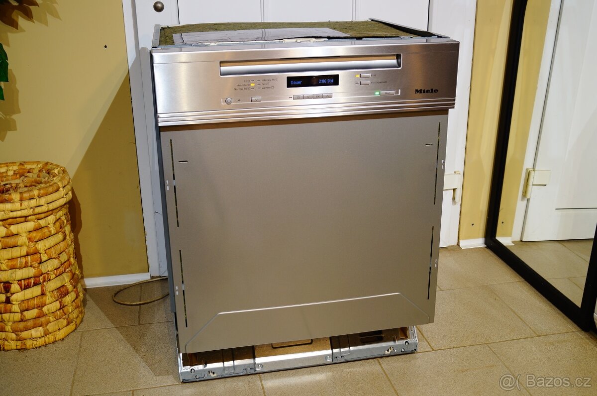 Miele myčka nerezová vestavná G 6300 SCi, tři koše