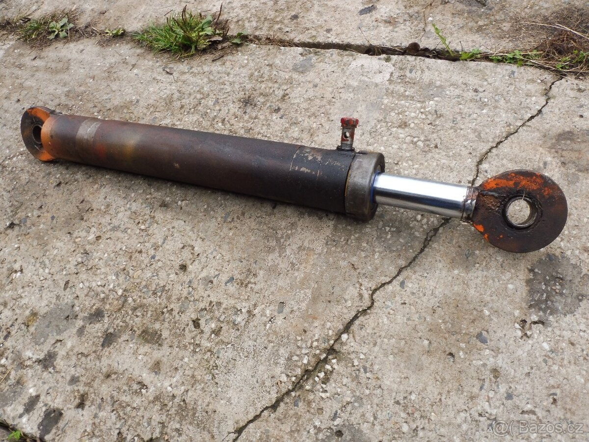 Hlavní pístnice nakladač UNHZ 750