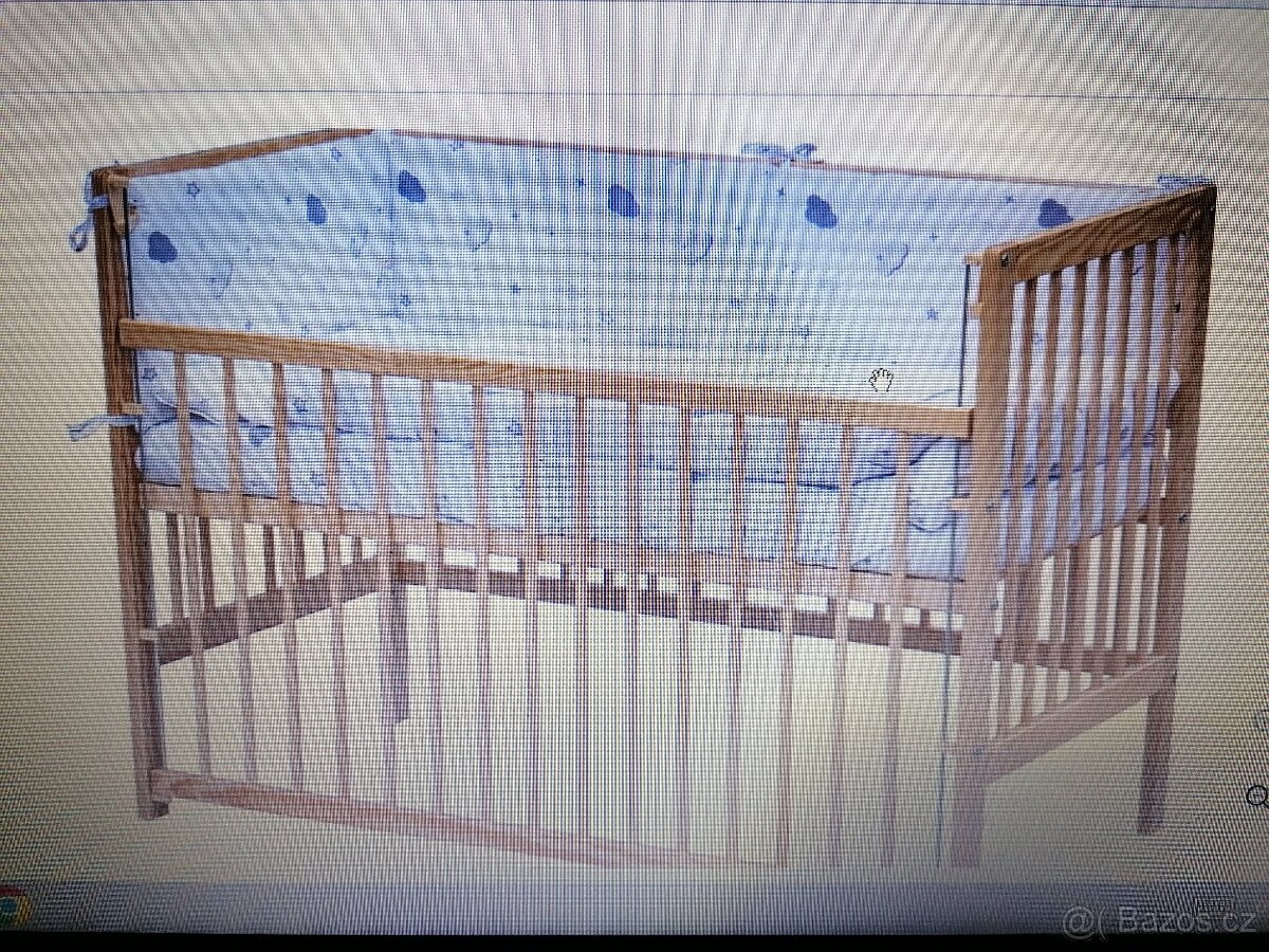 Dětská dřevěná postýlka