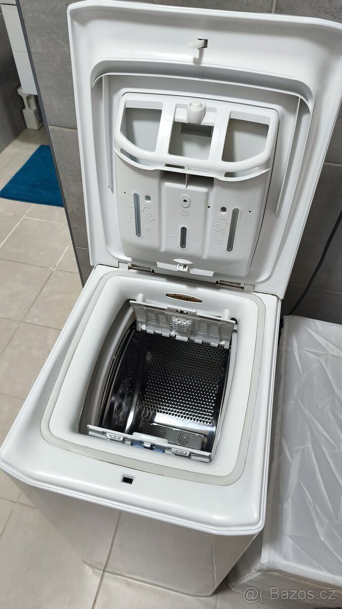 Pračka s vrchním plněním