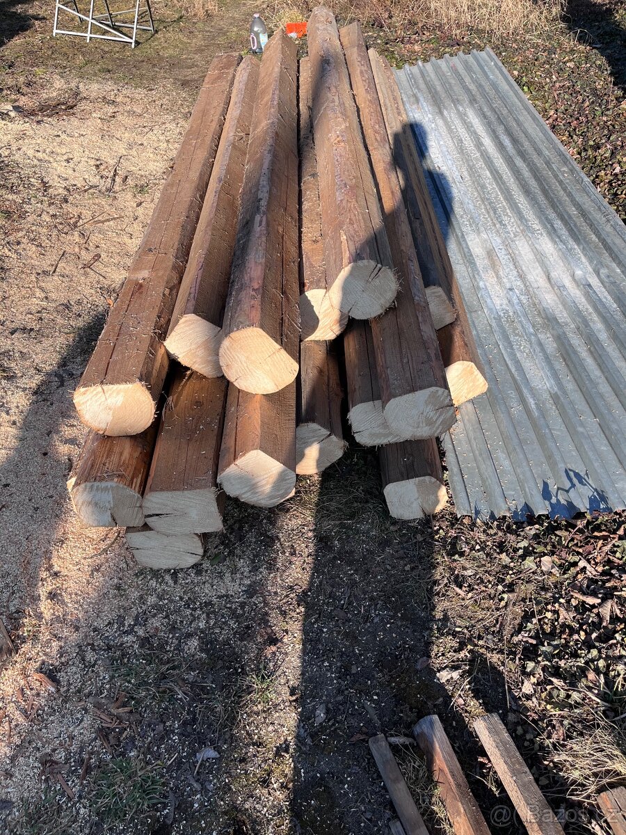Dřevěné nepoužité trámy