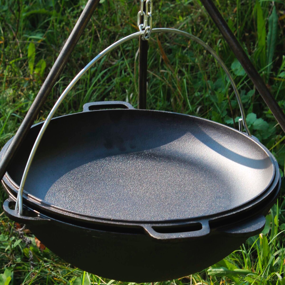 Tatarský litinový kotlík 12 l s poklicí–pánví