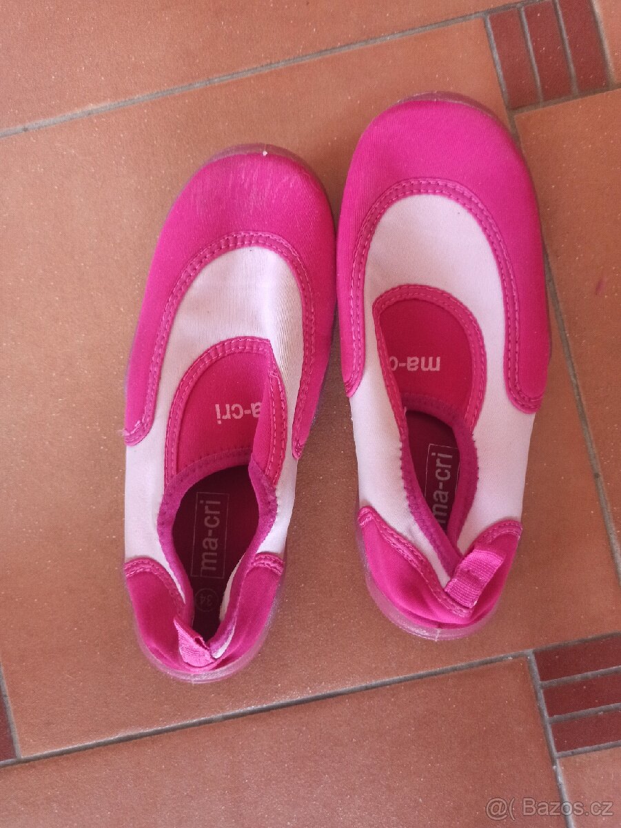 Boty do vody značky ma-cri vel. 34 divci