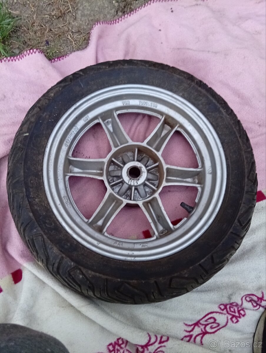 2008 Suzuki burgman 200 zadní kolo  130/70/12