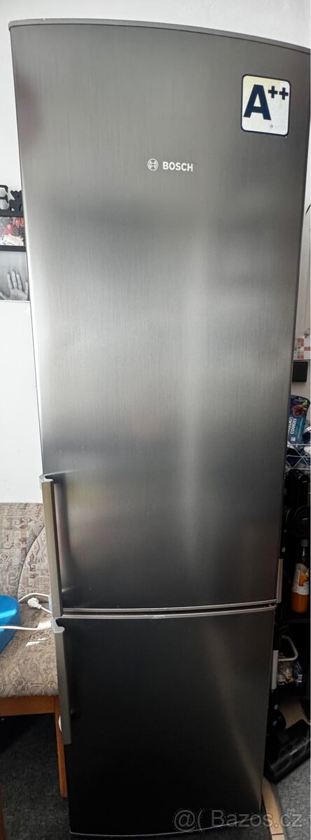 Nerezová chladnička s mražákem Bosch 200cm