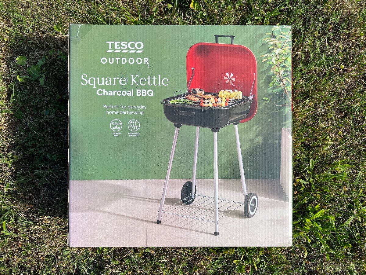 Nový čtvercový gril na dřevěné uhlí - výprodej grilů