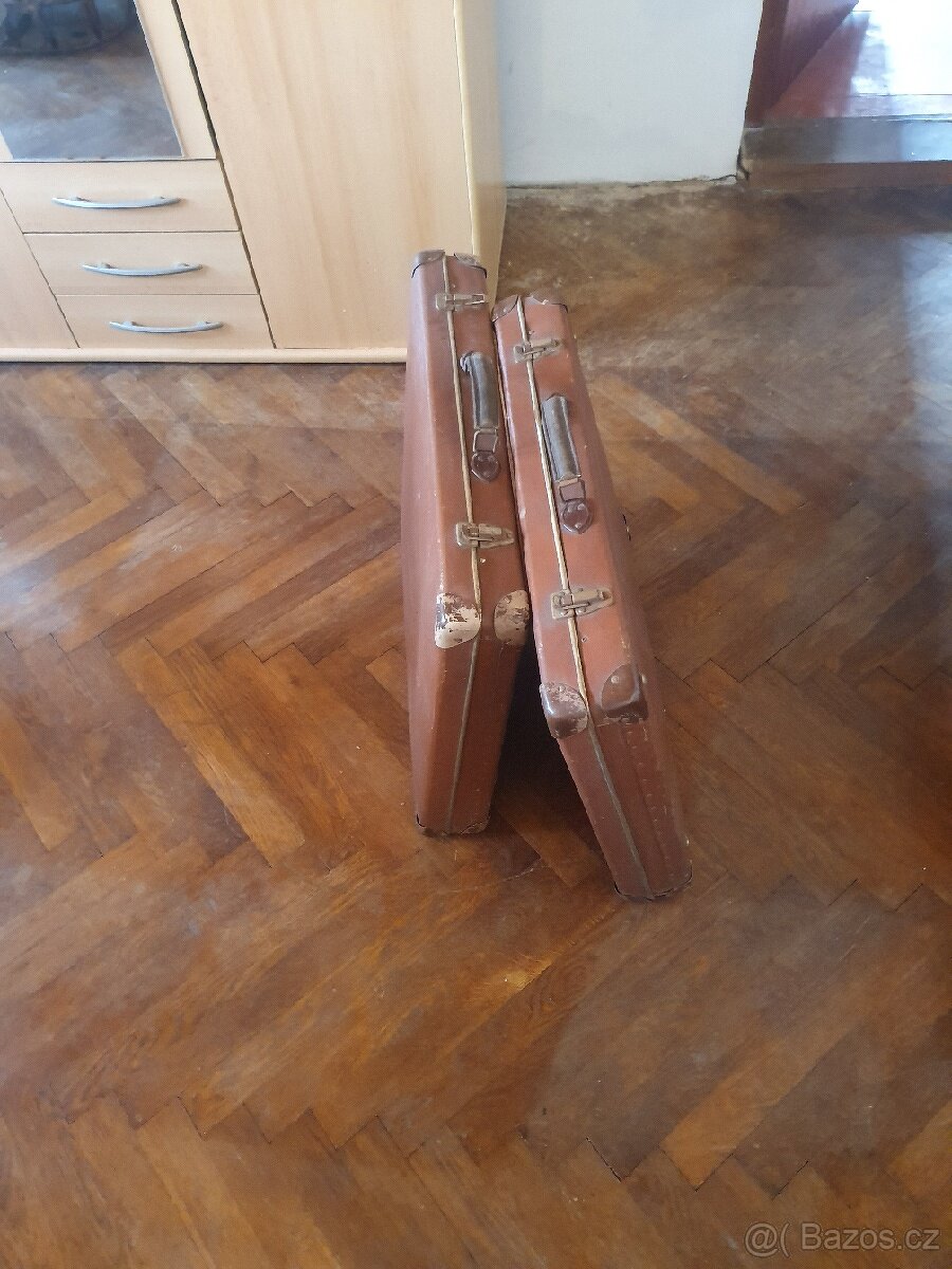 Staré kufry k filmové promítačce