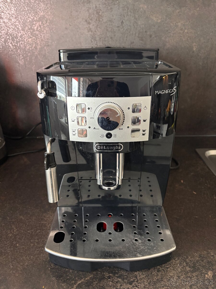 Kávovar DeLonghi Magnifica S
