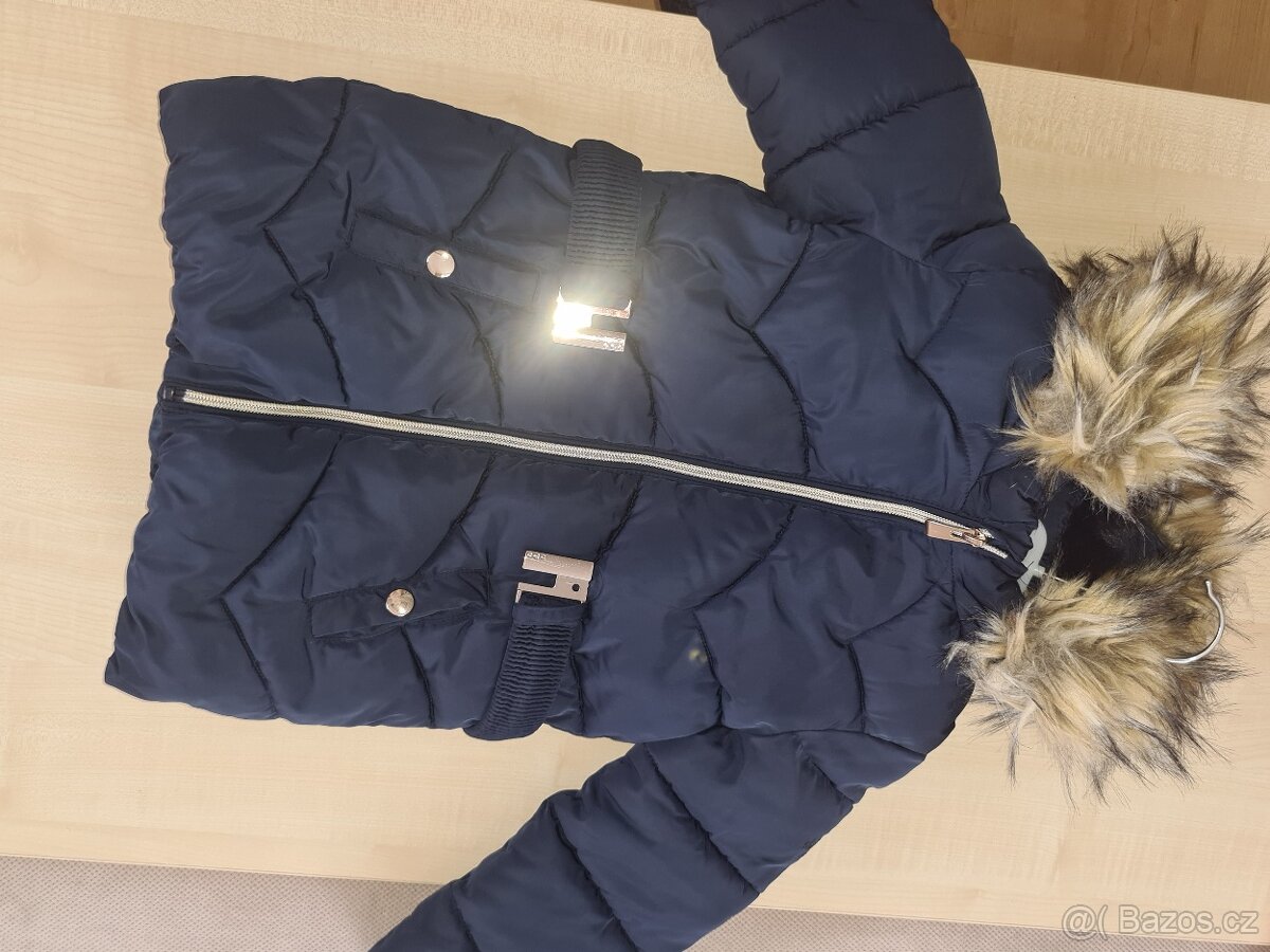 Dívčí zimní bunda s kožíškem