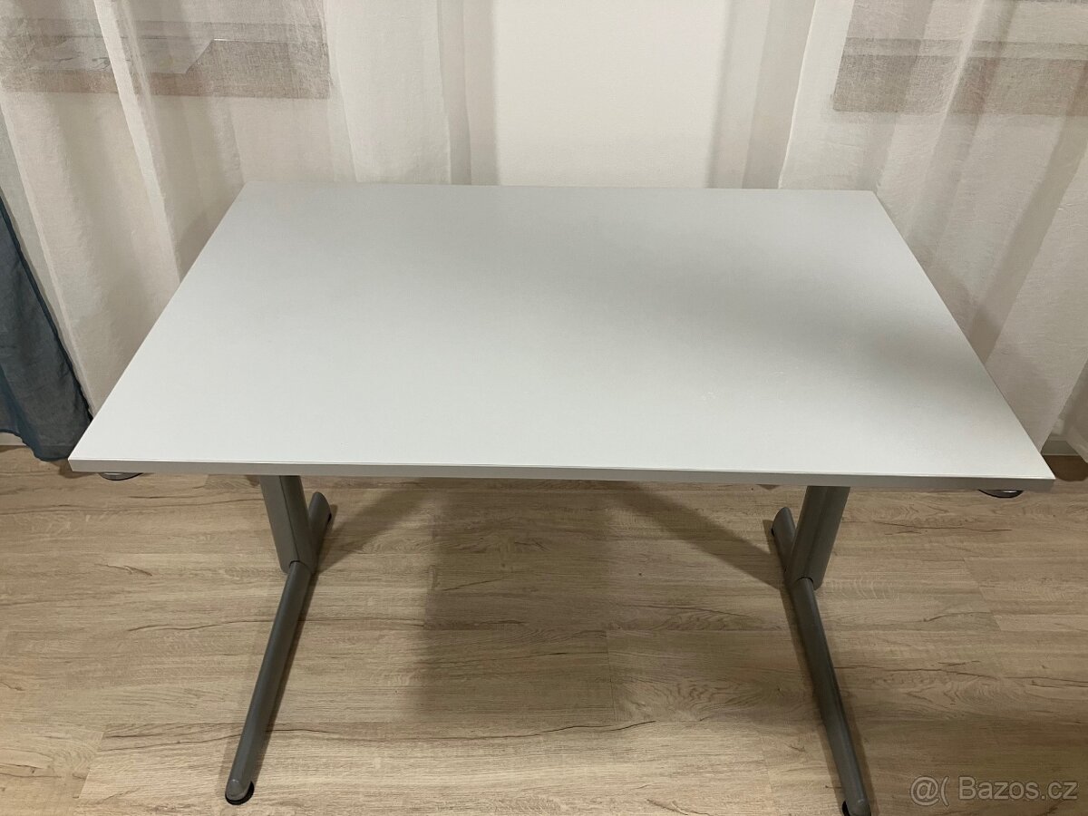 Kancelářský stůl