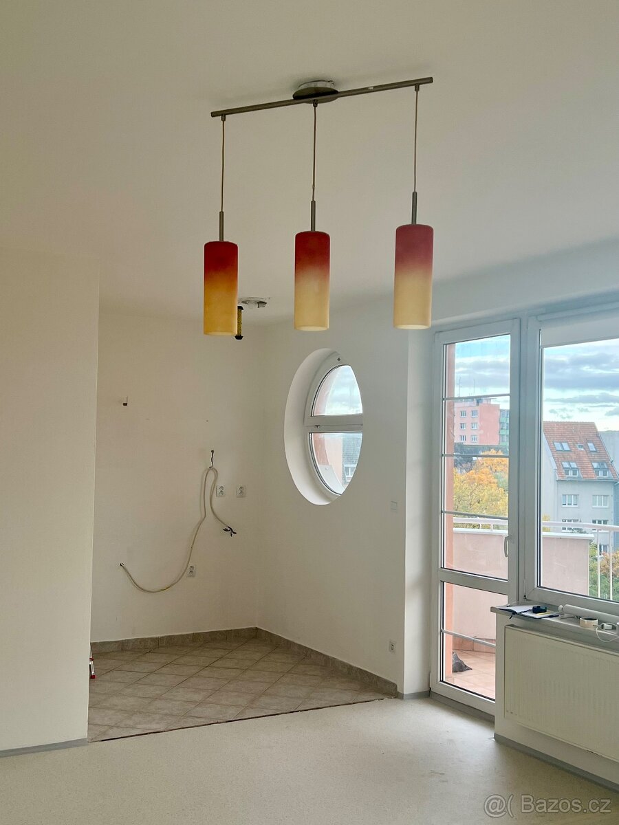 Stropní světla ZA ODVOZ + 5x Kinder Bueno