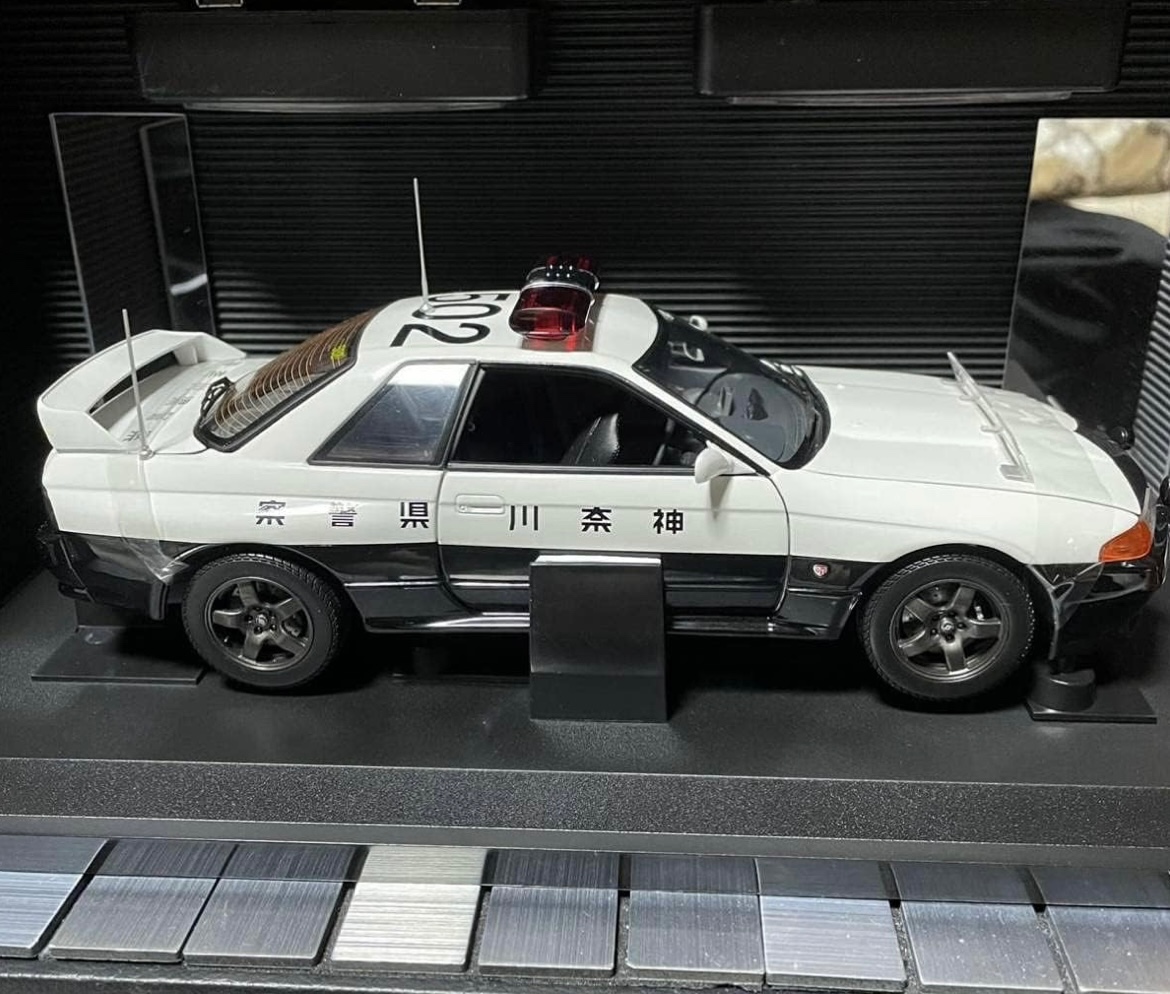 Nissan skyline r32 kyosho 1:18