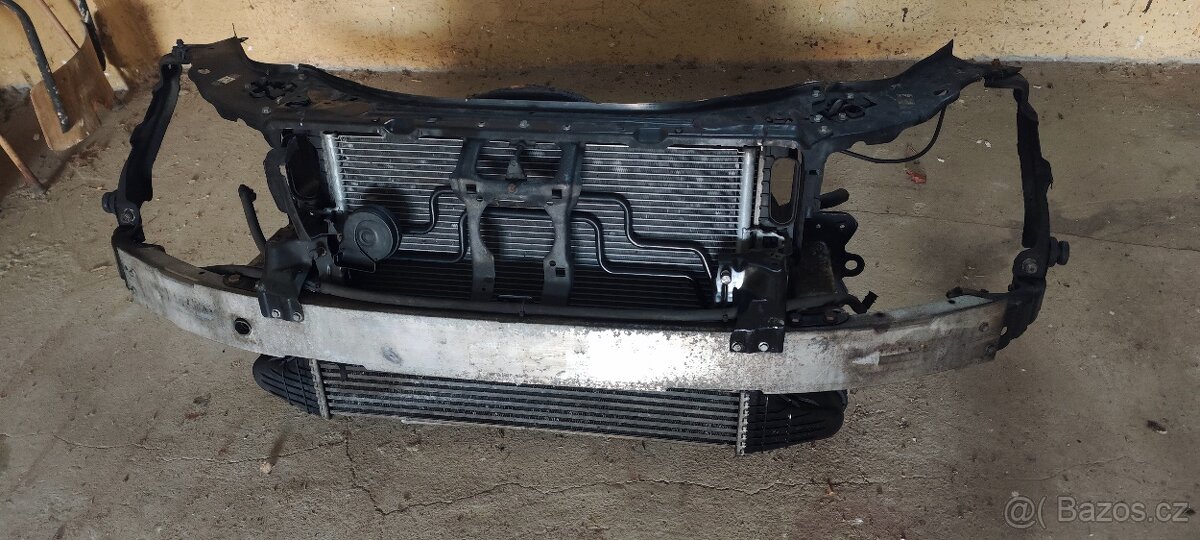 Chladičová stěna Mercedes E320