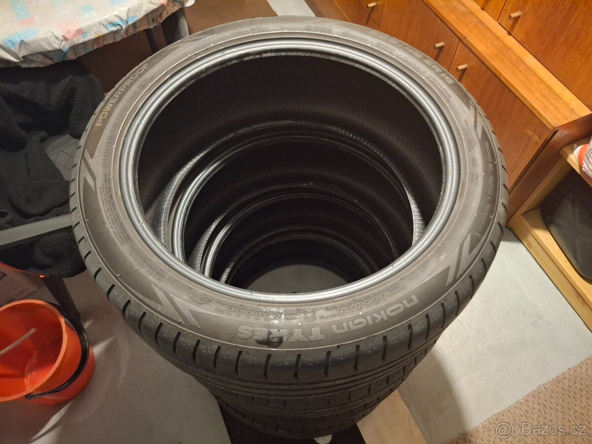 Nokian - Letní - 225x45 ZR 18