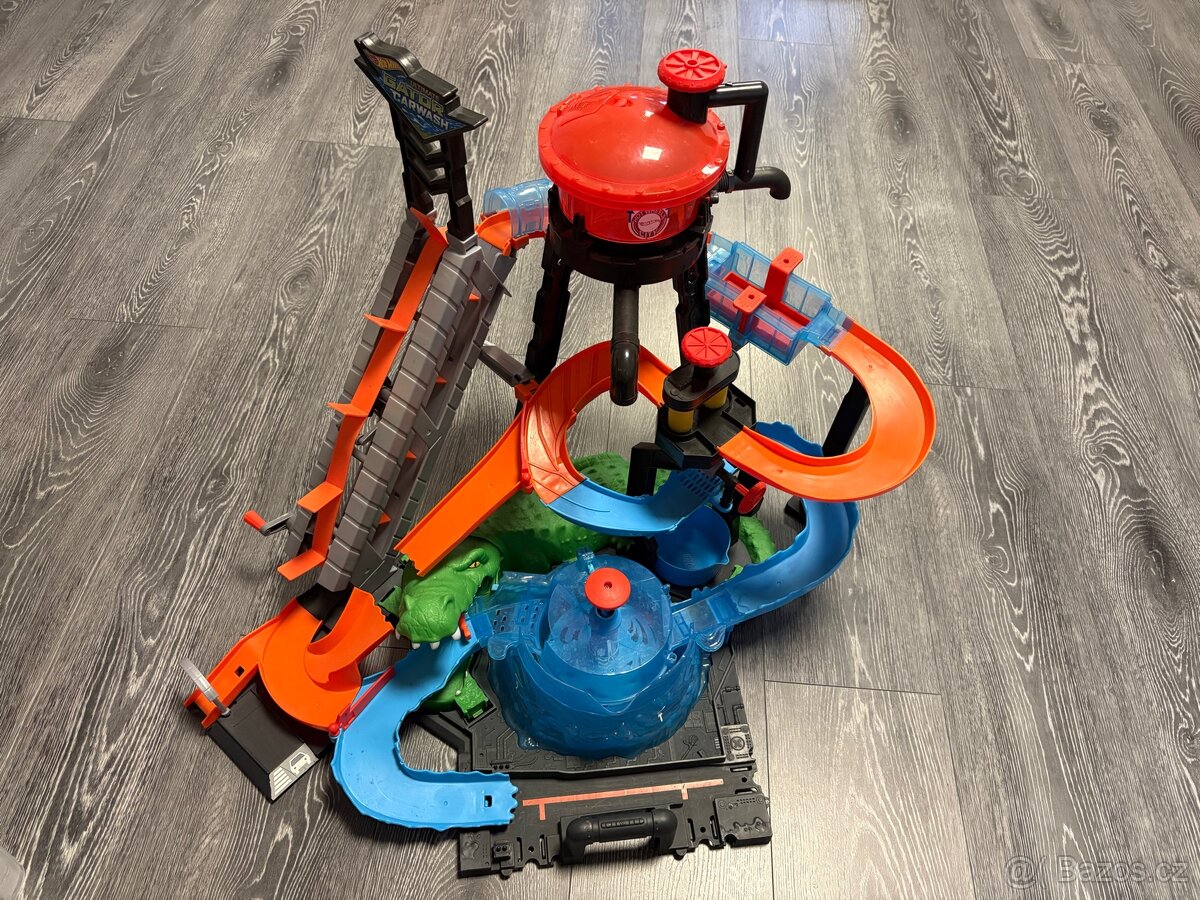 Hot Wheels City automyčka s aligátorem
