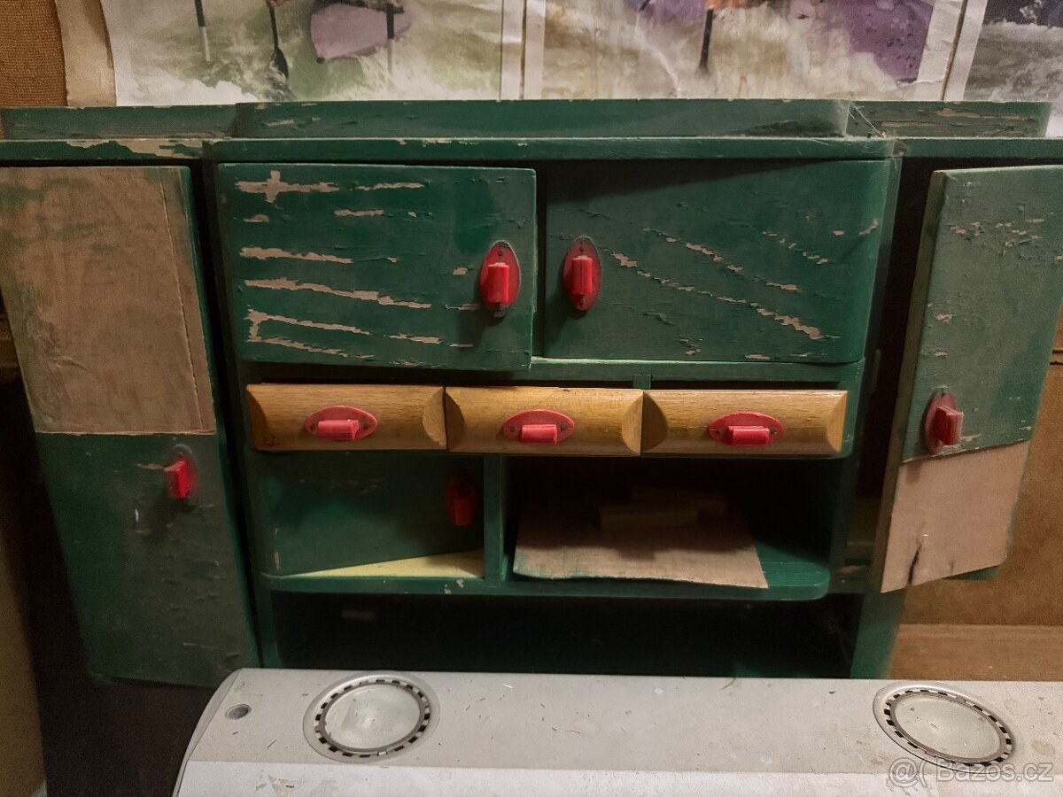 Kredenc pro panenky drevena