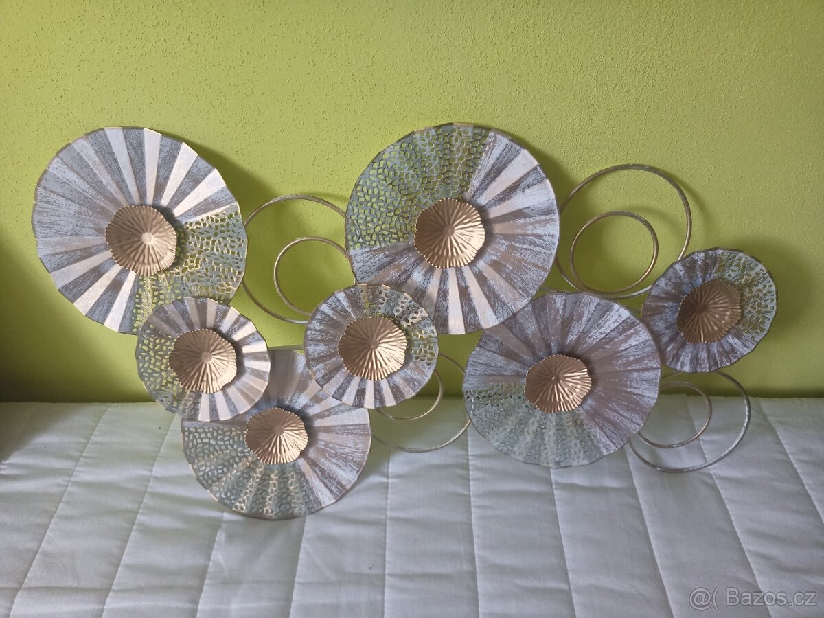 Nástěnná dekorace kovová