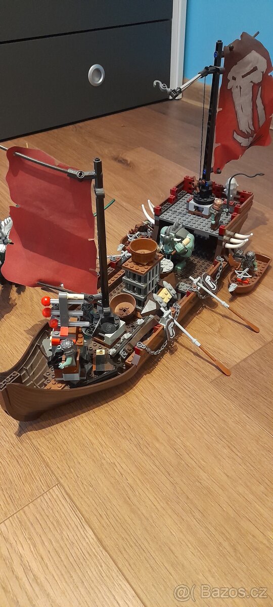 Lego  Castle - loď trollů, drak