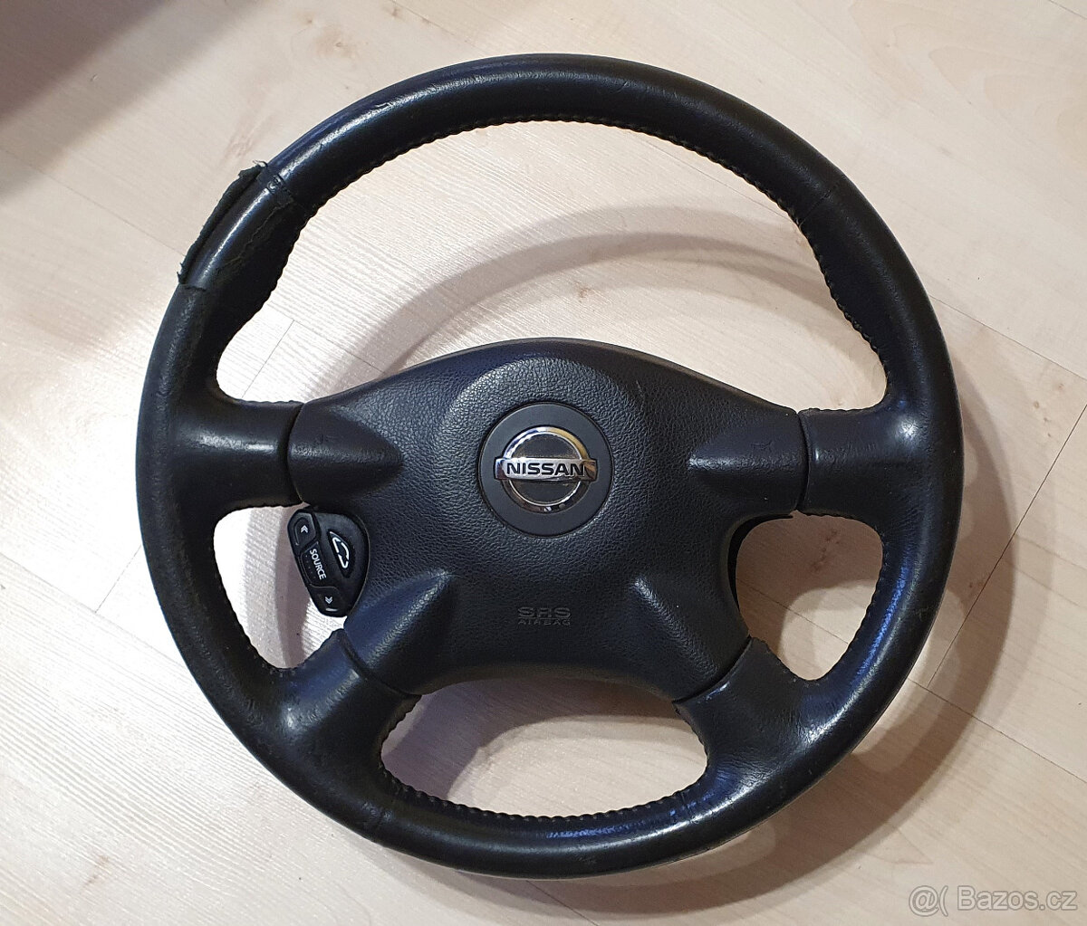Volant s ovládání rádia Nissan X-Trail T30 2006.
