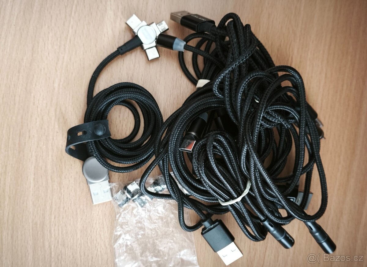 Dobíjecí a datové kabely magnetické