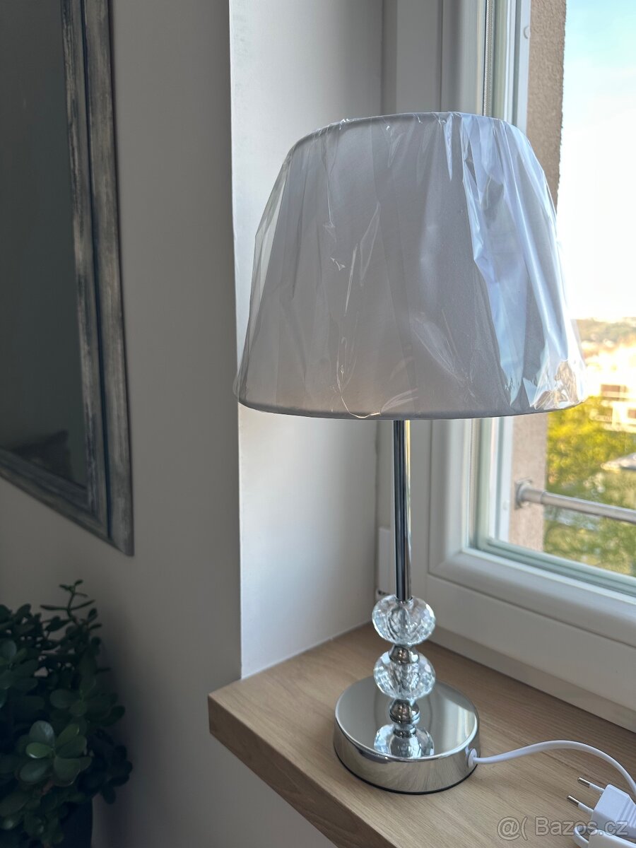 Bílá lampa