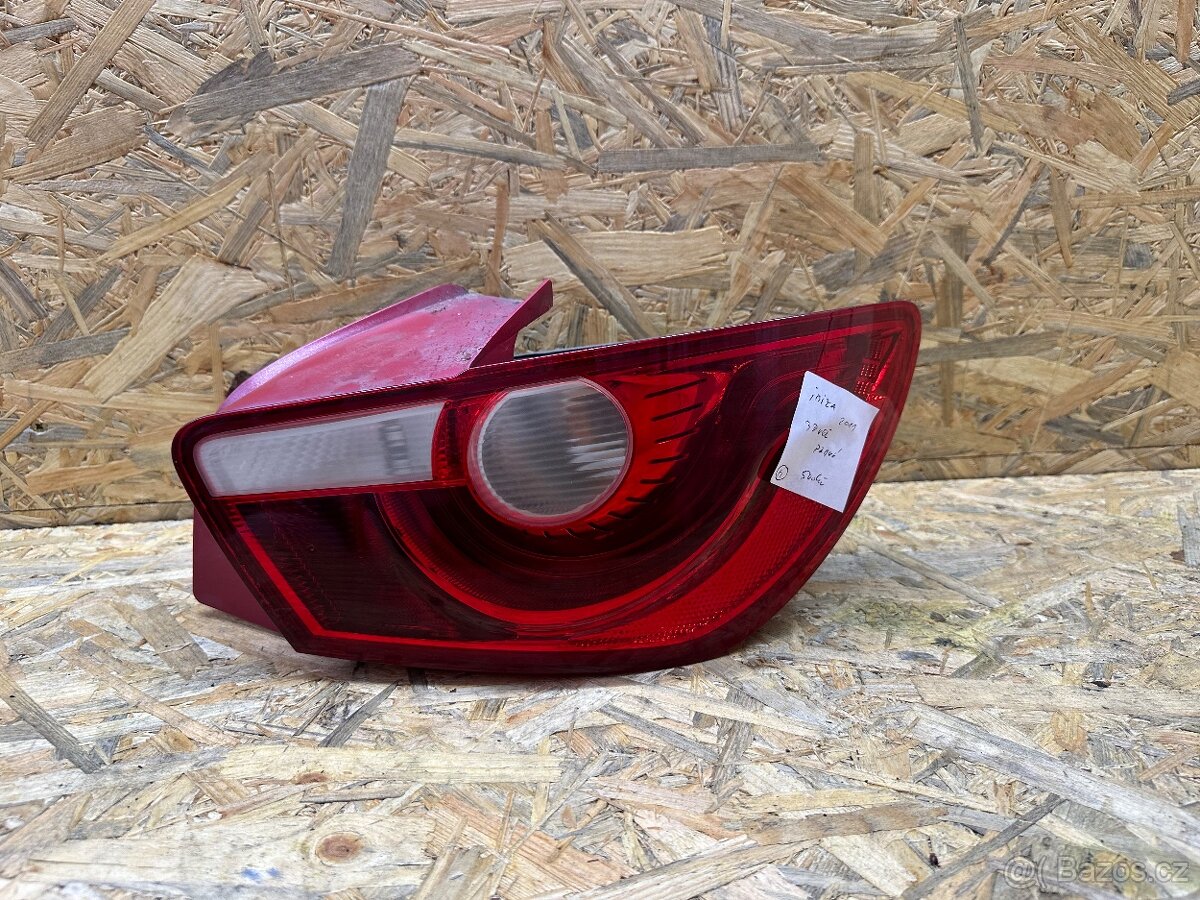 Prave zadni svetlo Seat Ibiza 2011 3-dverak