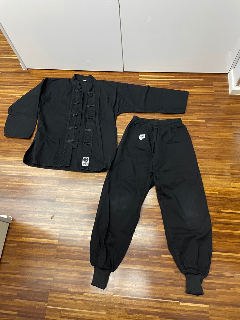 KIMONO KUNG-FU. černé 3/160 výrobce JU SPORTS