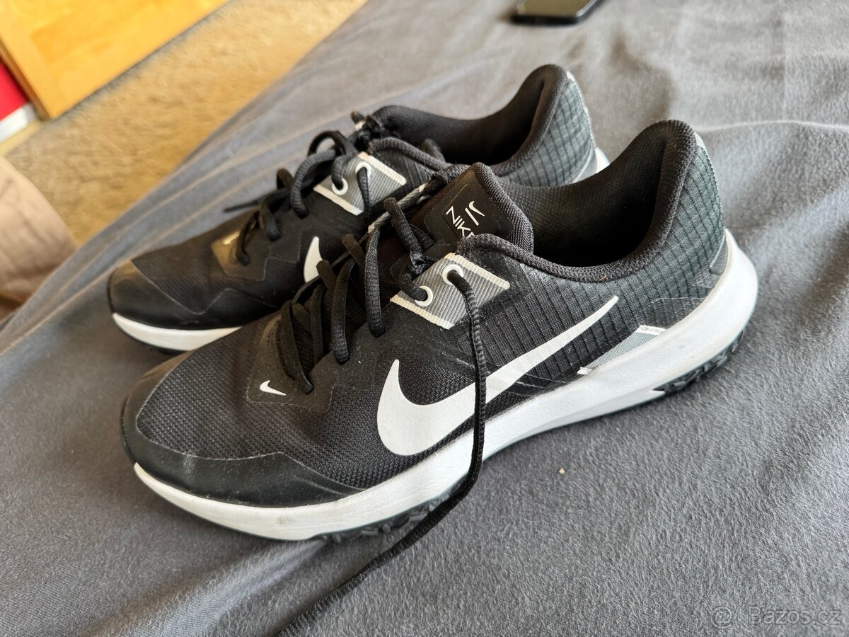 Boty Nike Varsity compete TR3, vel. 42,5