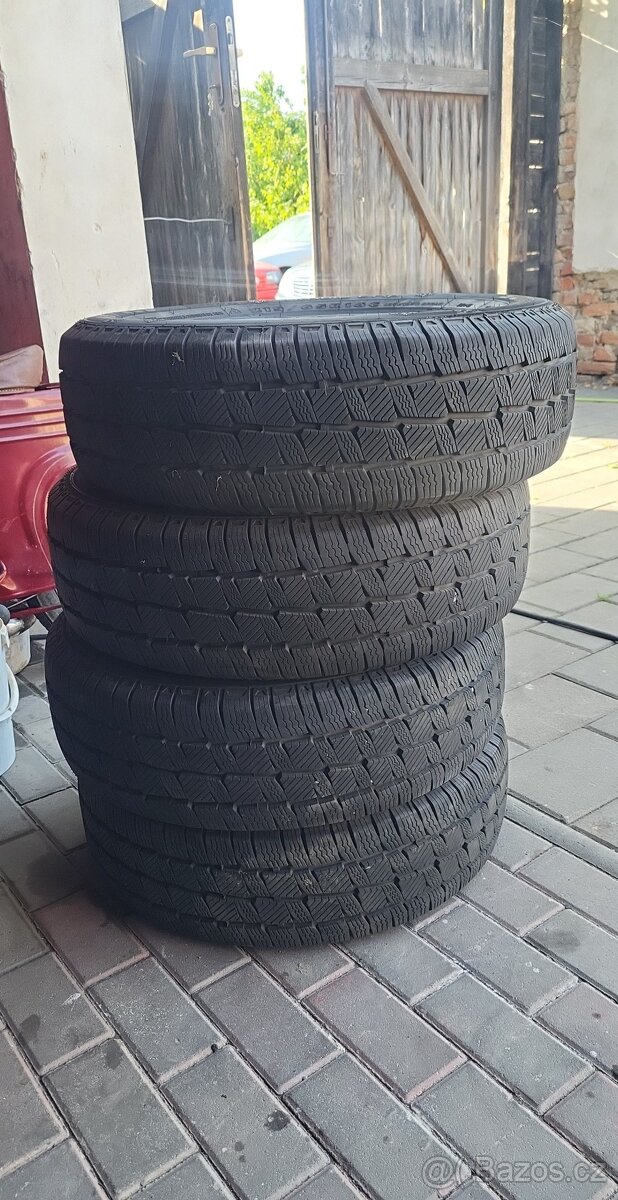 Pneu Sunfull 215/65 R16 C zimní