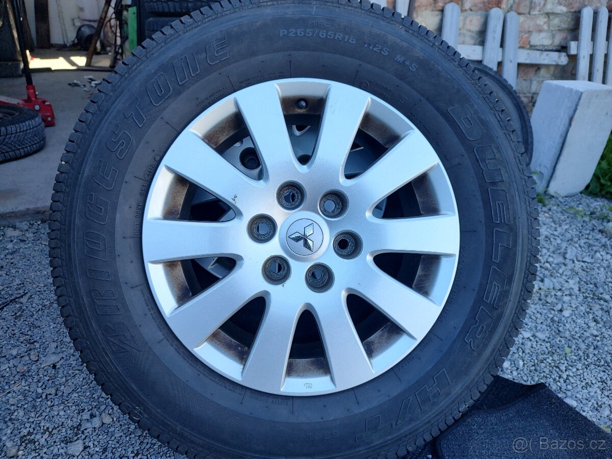 kola na Mitsubishi Pajero 18