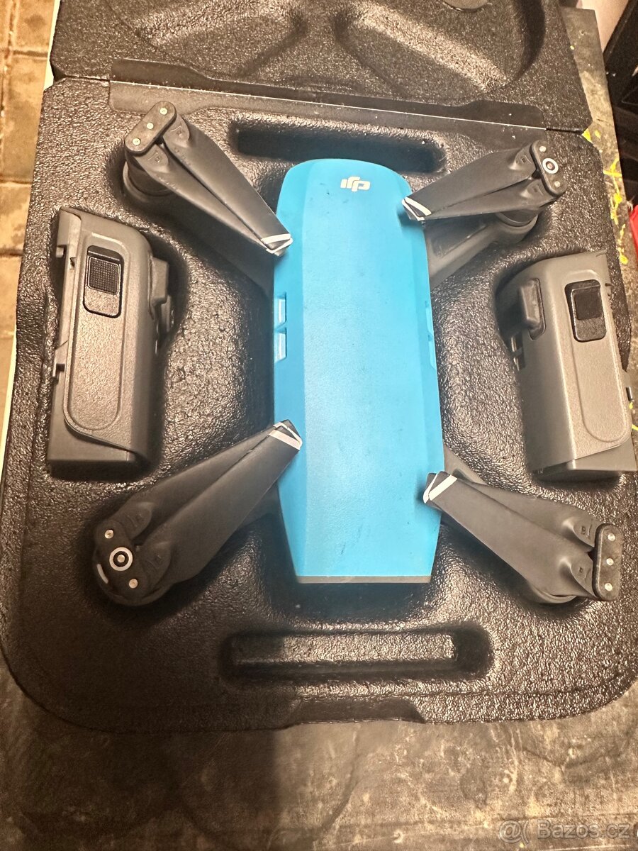 Dron DJI spark fly more combo