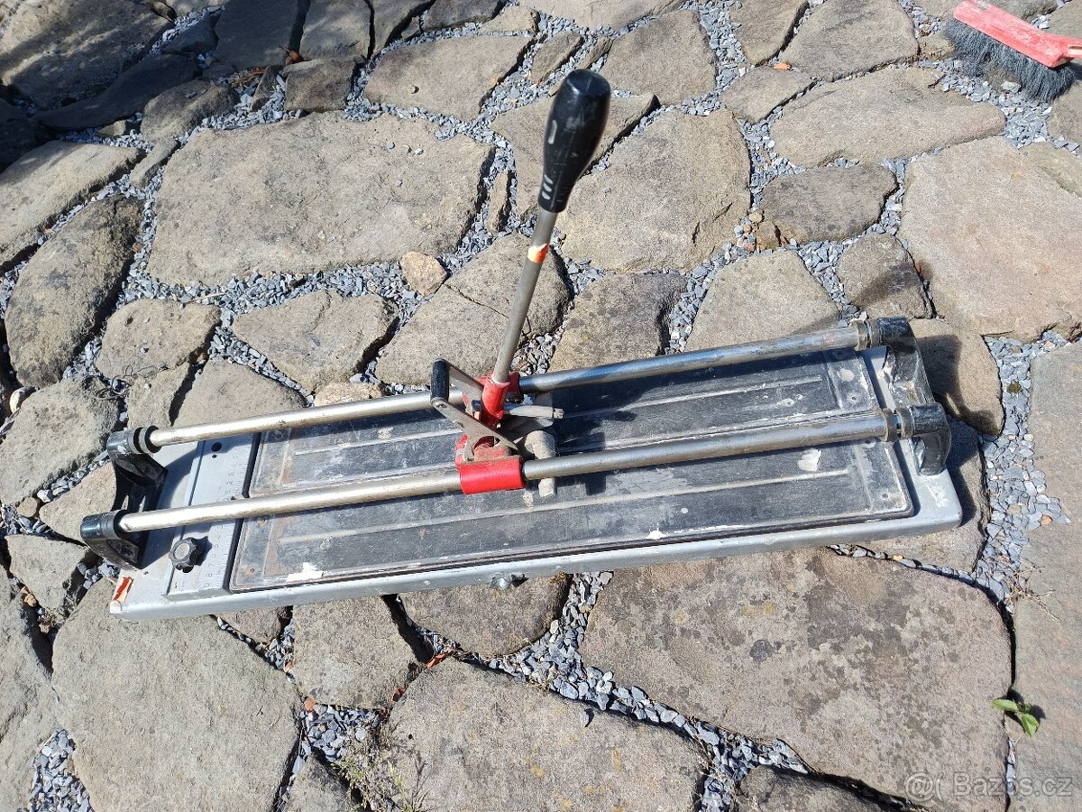 řezačka obkladů a dlažby