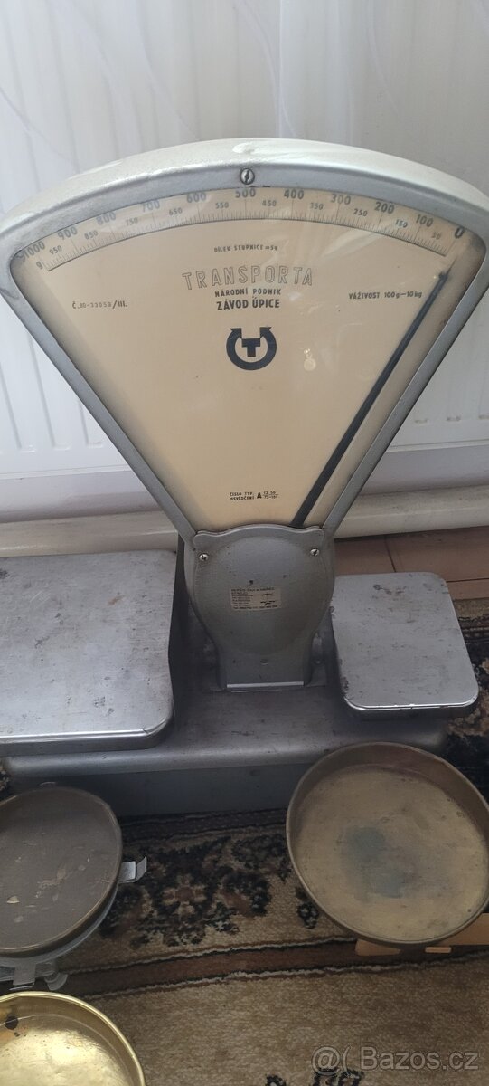 Staré váhy a závaží