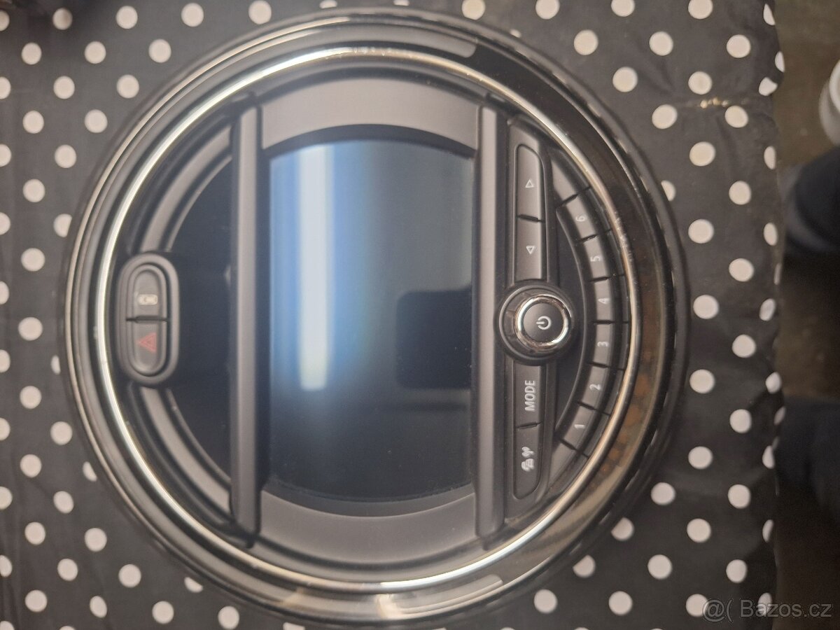 MINI Countryman F60, display radia navigace